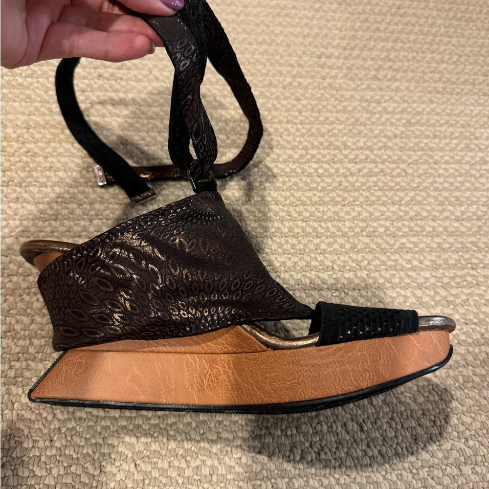 NWB Modzori Reversible Sandals Serpenta (black/bronze) size 11